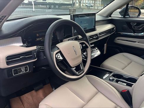 New 2026 Lincoln Corsair Premiere image 6