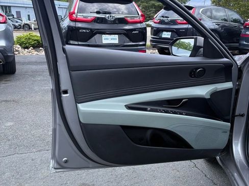 Used 2025 Hyundai Elantra Limited FWD image 43
