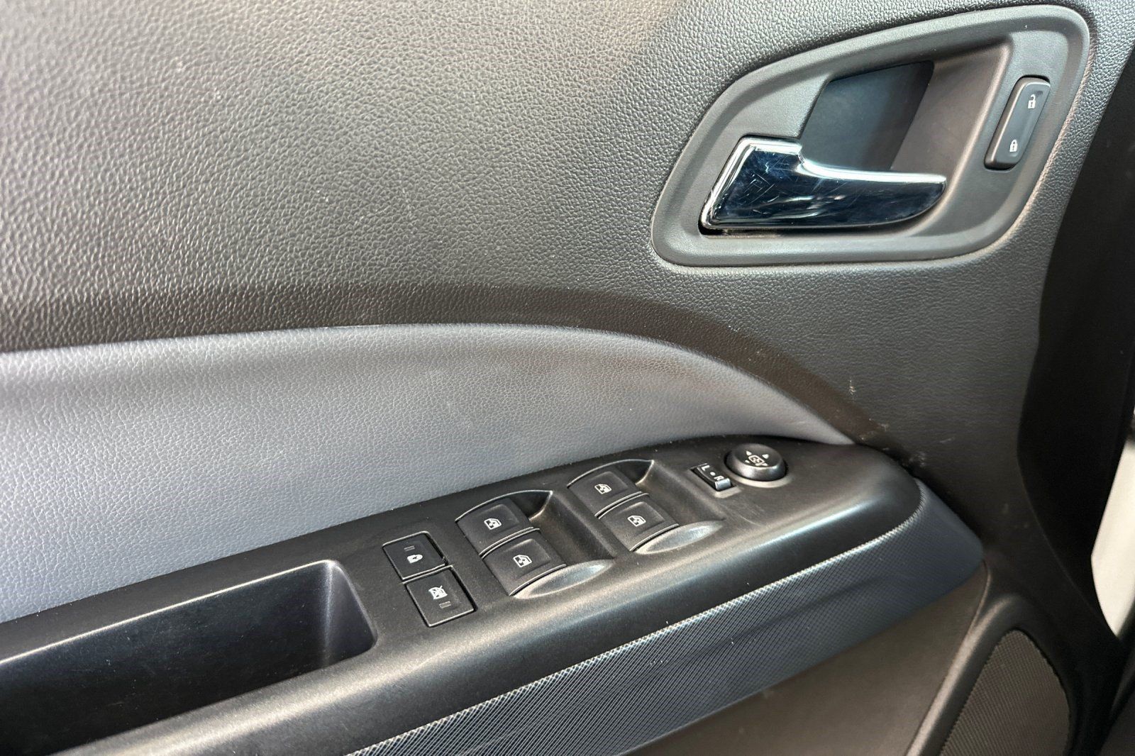 Used 2016 Chevrolet Colorado Z71 AWD/4WD image 12