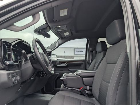 Used 2023 Chevrolet Silverado 1500 LT Trail Boss w/ LPO, Dark Essentials Package image 9