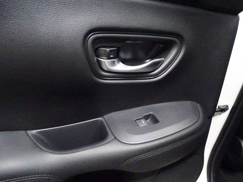 Used 2025 Honda HR-V LX image 18