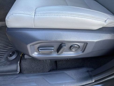 Used 2025 Toyota Tundra Limited AWD/4WD image 27