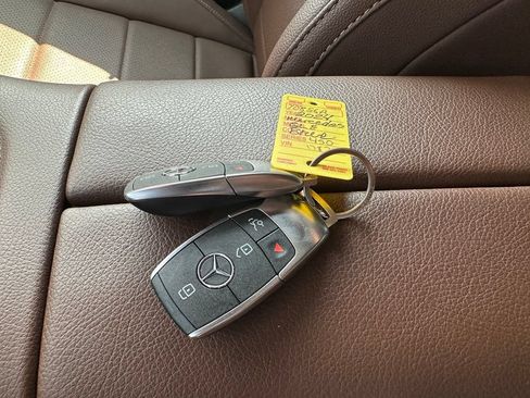 Used 2024 Mercedes-Benz GLE 450 4MATIC image 8