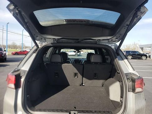 Used 2023 Chevrolet Equinox Premier image 11