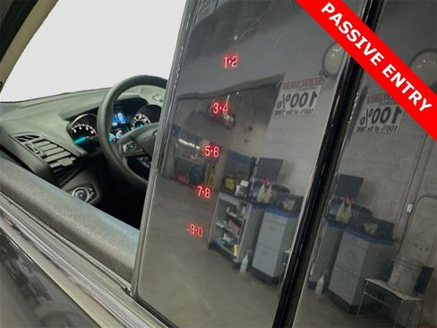 Used 2017 Ford Escape SE w/ Equipment Group 201A image 36