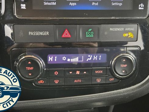 Used 2018 Mitsubishi Outlander SEL image 15