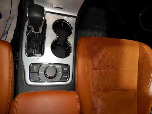 Used 2021 Jeep Grand Cherokee SRT image 13