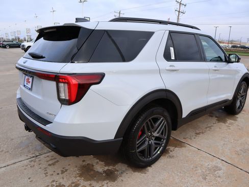 New 2026 Ford Explorer ST-Line w/ ST-Line Street Pack image 25