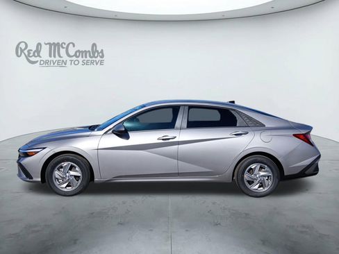 New 2026 Hyundai Elantra SE image 2