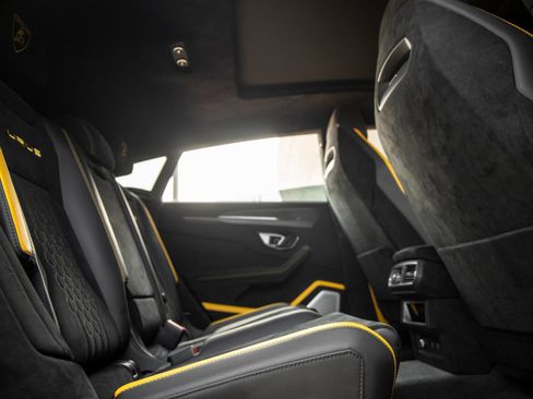 Used 2024 Lamborghini Urus Performante AWD/4WD image 48