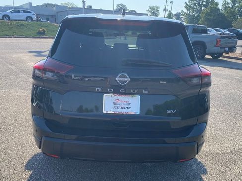 Used 2024 Nissan Rogue SV FWD image 12