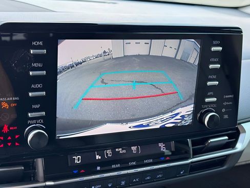 Used 2022 Toyota Sienna XLE w/ XLE Plus Package image 15