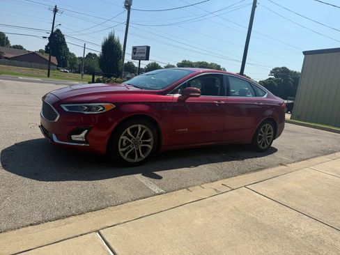 Used 2019 Ford Fusion Titanium FWD image 4