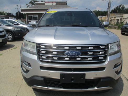 Used 2017 Ford Explorer Limited w/ Equipment Group 301A FWD image 10
