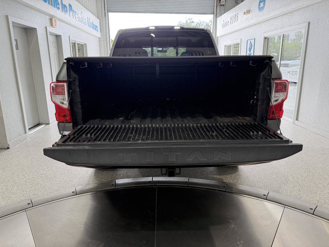 Used 2017 Nissan Titan S RWD image 19