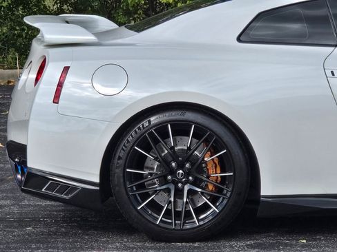 Used 2020 Nissan GT-R Premium image 15