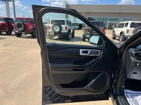 Used 2020 Ford Explorer XLT w/ Equipment Group 202A RWD image 10