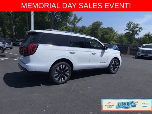 Used 2025 Ford Expedition Platinum w/ Driver's Package AWD/4WD image 8