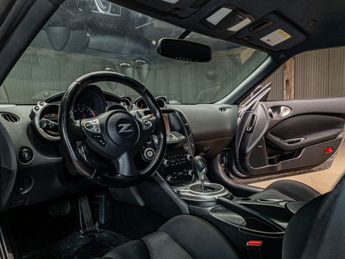 Used 2018 Nissan 370Z Coupe RWD image 12