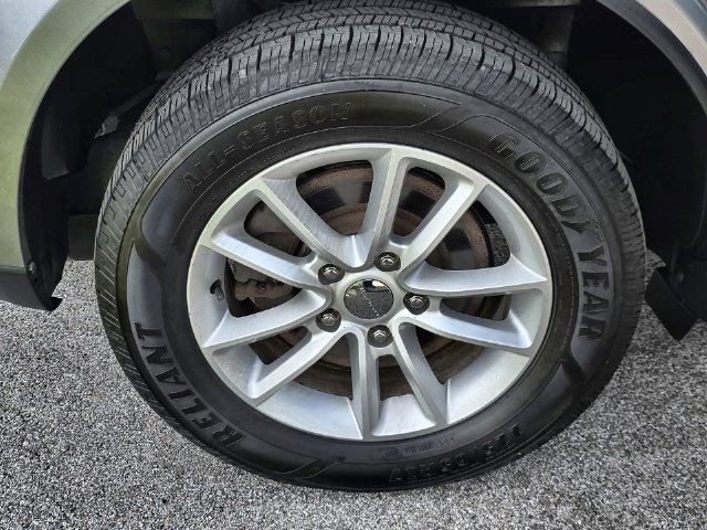 Used 2017 Dodge Journey SXT w/ Comfort/Convenience Group FWD image 32