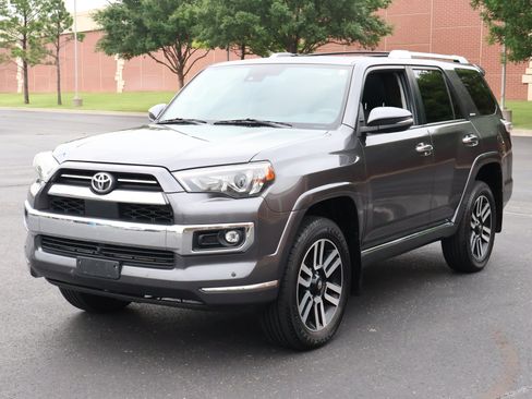 Used 2022 Toyota 4Runner Limited AWD/4WD image 33