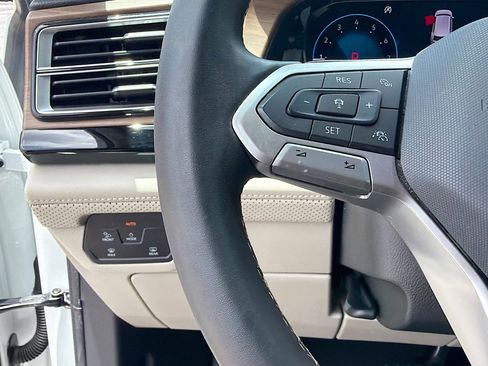 Used 2024 Volkswagen Atlas SE FWD image 37