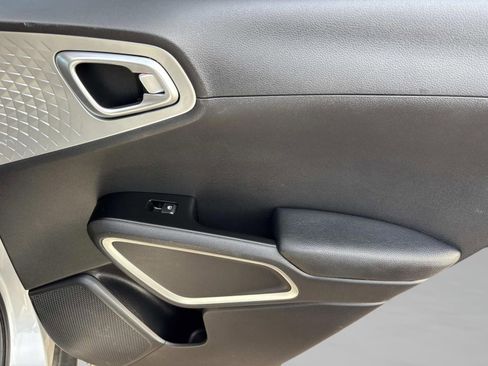 Used 2020 Kia Soul LX image 19