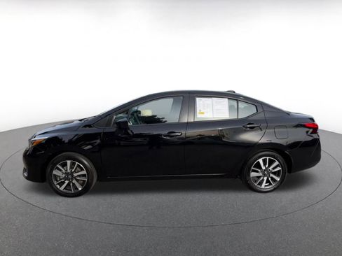 Used 2025 Nissan Versa SV image 9