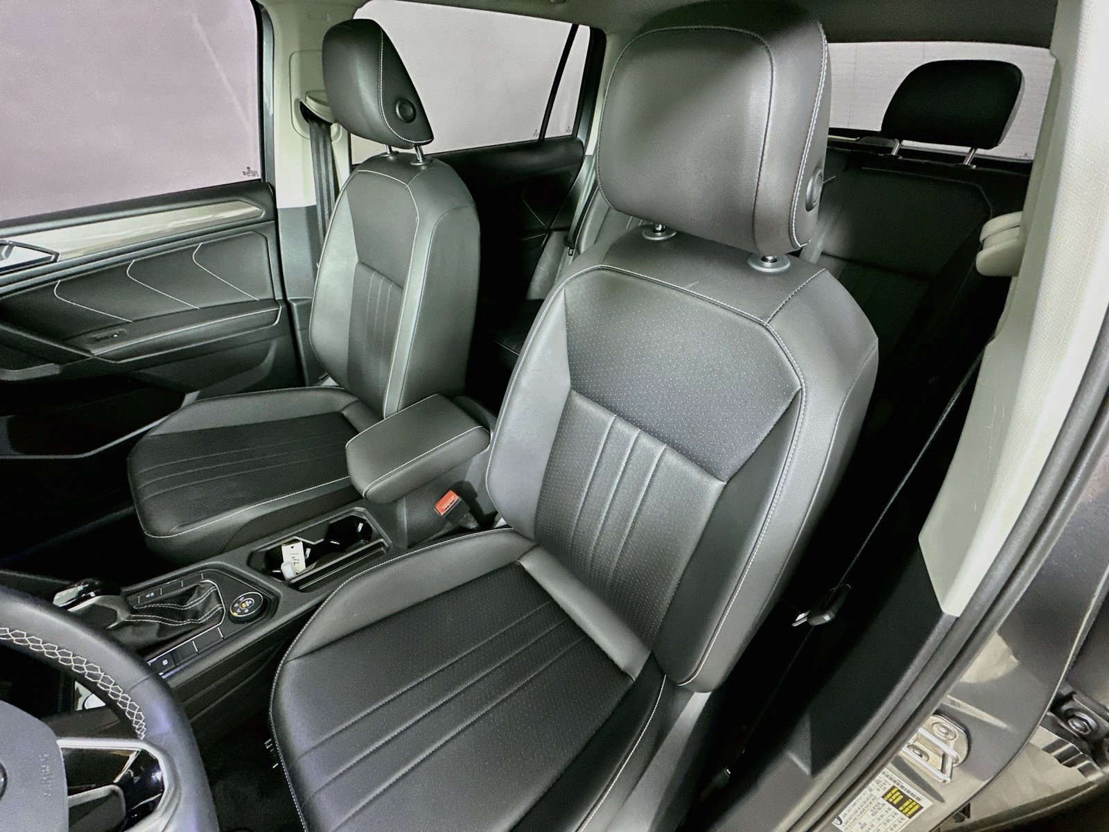 Used 2023 Volkswagen Tiguan SE w/ Panoramic Sunroof Package AWD/4WD image 34