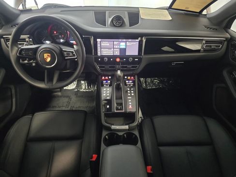 Certified 2025 Porsche Macan AWD/4WD image 18