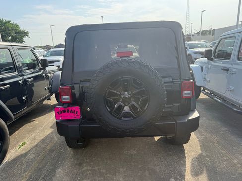 Used 2018 Jeep Wrangler Sport AWD/4WD image 8