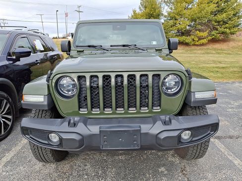 Used 2022 Jeep Wrangler Unlimited Sahara image 3