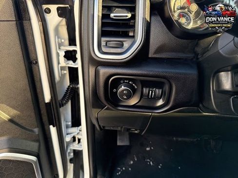 Used 2024 RAM 2500 Laramie AWD/4WD image 16