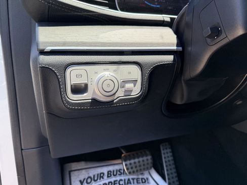 Used 2023 Mercedes-Benz GLS 450 4MATIC image 7