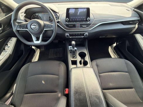 Used 2025 Nissan Altima 2.5 SV FWD image 16