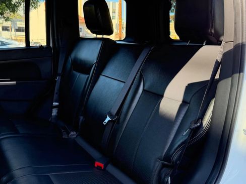 Used 2010 Jeep Liberty Renegade w/ Navigation Convenience Group image 11