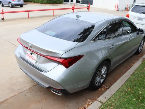 Used 2020 Toyota Avalon XLE w/ Carpet Mat Package image 9