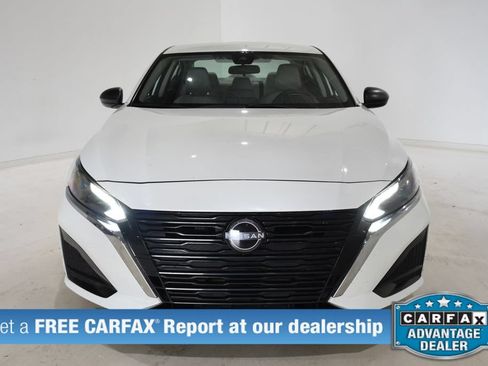 Used 2025 Nissan Altima 2.5 SV FWD image 2