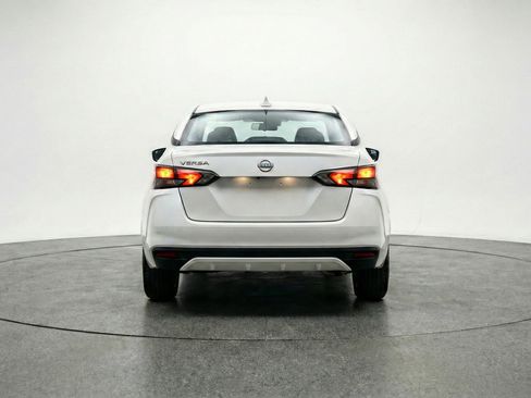 Used 2025 Nissan Versa SV image 7