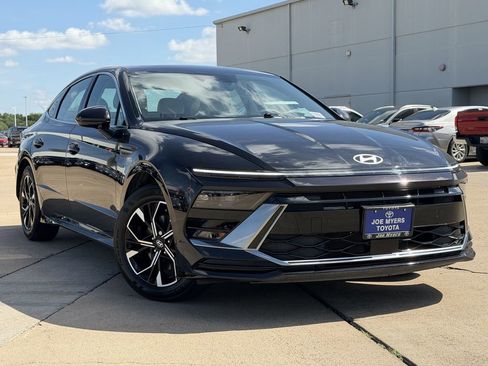 Used 2025 Hyundai Sonata SEL FWD image 2