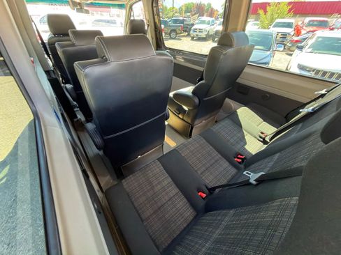 Used 2015 Mercedes-Benz Sprinter 2500 image 13