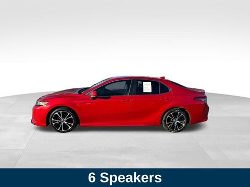 Used 2019 Toyota Camry SE image 2