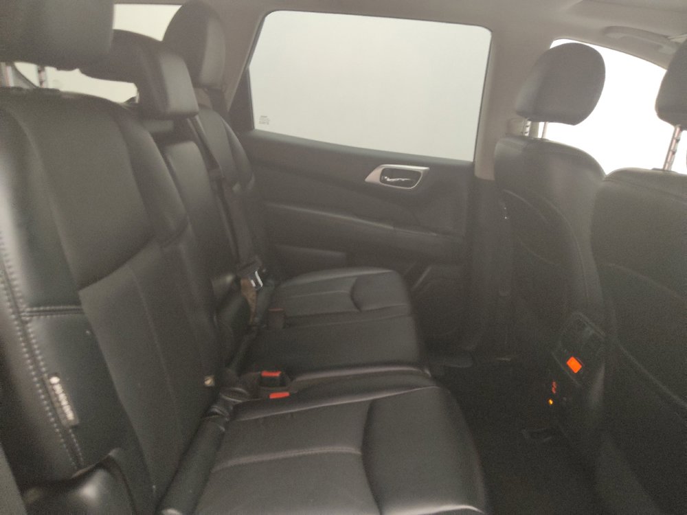 Used 2018 Nissan Pathfinder Platinum FWD image 19