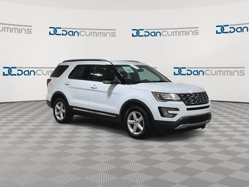 Used 2017 Ford Explorer XLT w/ Equipment Group 202A AWD/4WD image 2