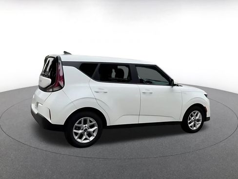 Used 2025 Kia Soul LX w/ LX Technology Package FWD image 13