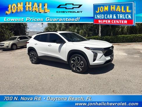 Used 2025 Chevrolet Trax RS FWD image 17