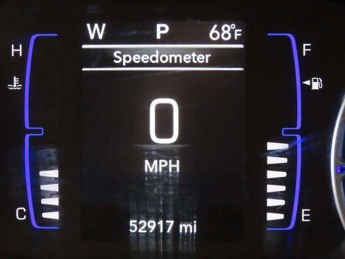 Used 2022 Chrysler Voyager LX image 10