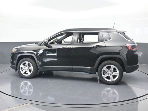 Used 2024 Jeep Compass Latitude image 3