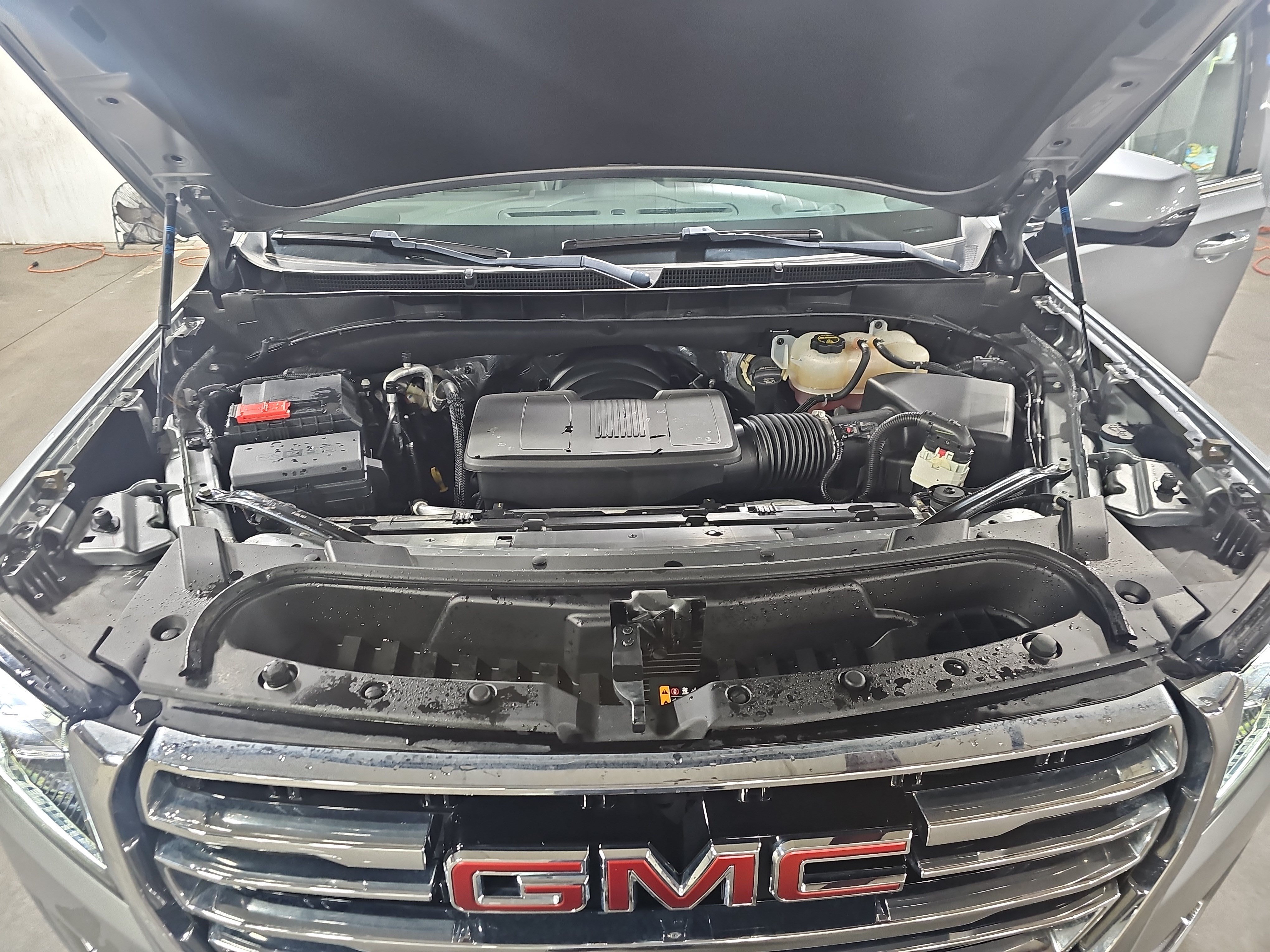 Used 2024 GMC Yukon SLT w/ SLT Luxury Package AWD/4WD image 31