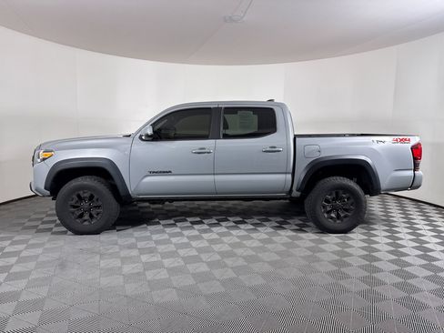 Used 2019 Toyota Tacoma TRD Off-Road image 10